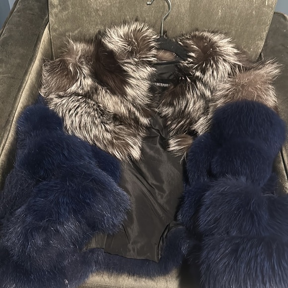 Gently Worn Fox Fur Coat - Picture 4 of 8